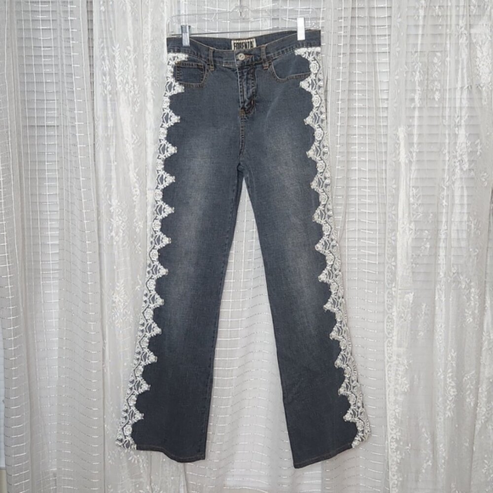Forenza Wite Lace Applique Straight Leg High Waisted Jeans Sz6